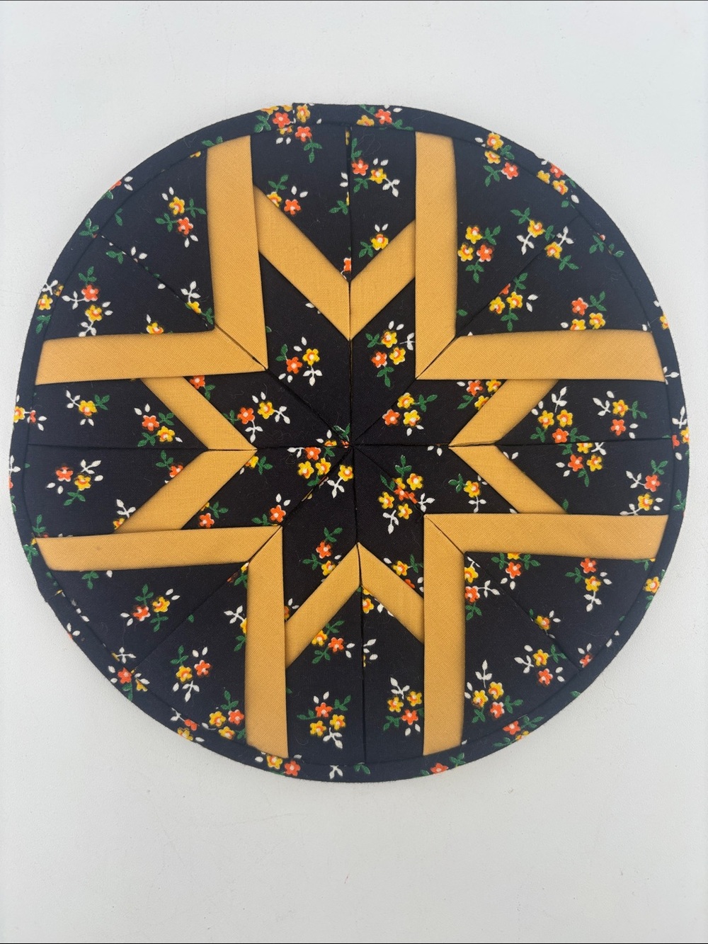 Vintage 1979 handmade circular quilted folded calico star hot pad / trivet